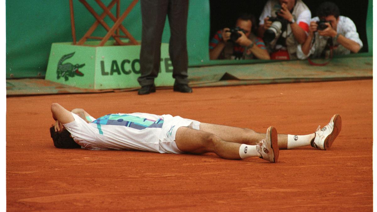 Sergi Bruguera gana el título de Roland Garros ante Jim Courier