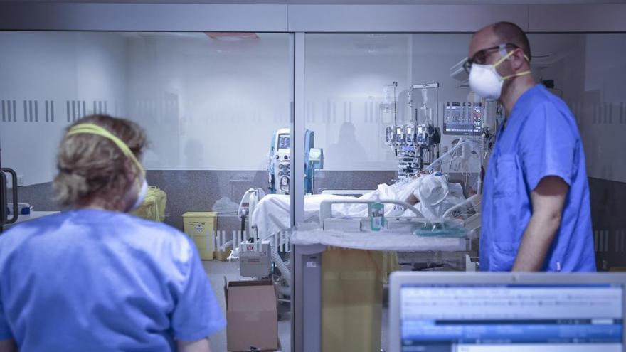 Fallecen dos octogenarias por el virus en Asturias, una de ellas residente en un geriátrico