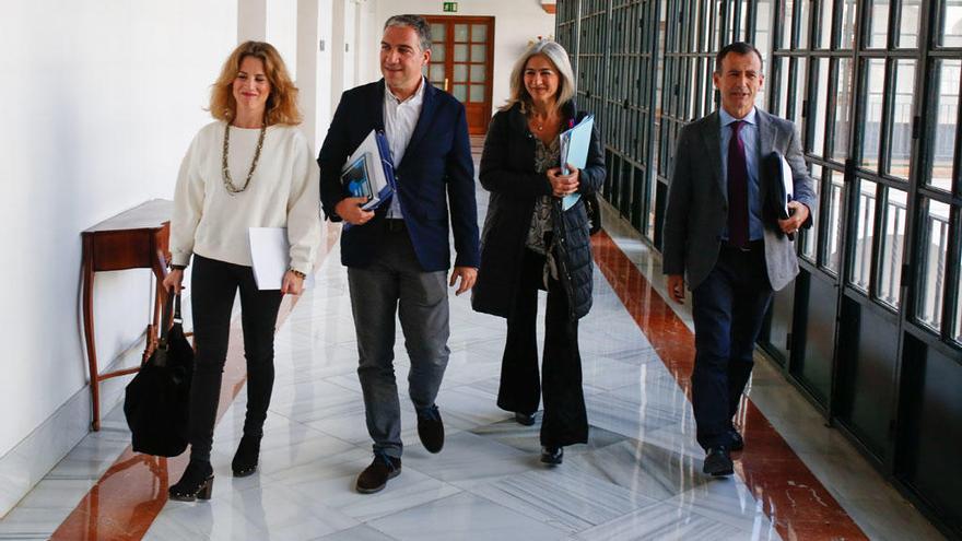 Miembros del grupo de trabajo del PP-A, con Elías Bendodo entre ellos.