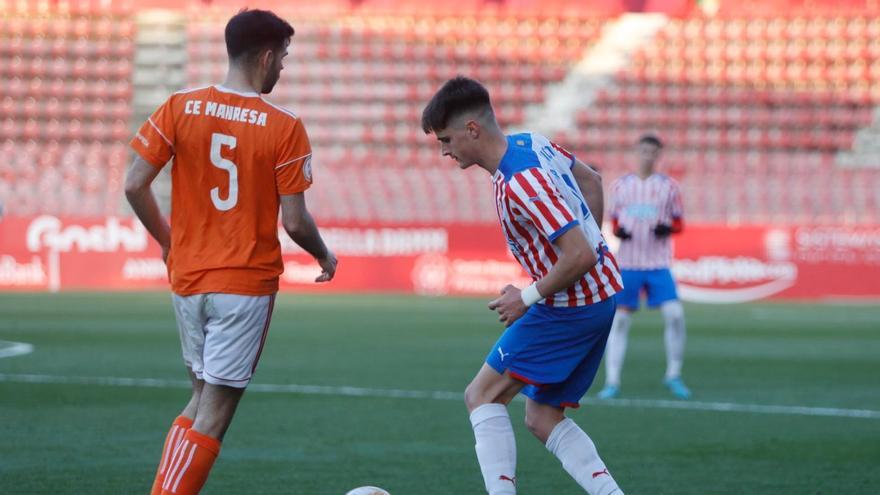 El jugador del CE Manresa Antonio Pelegrín durant el partit davant el Girona