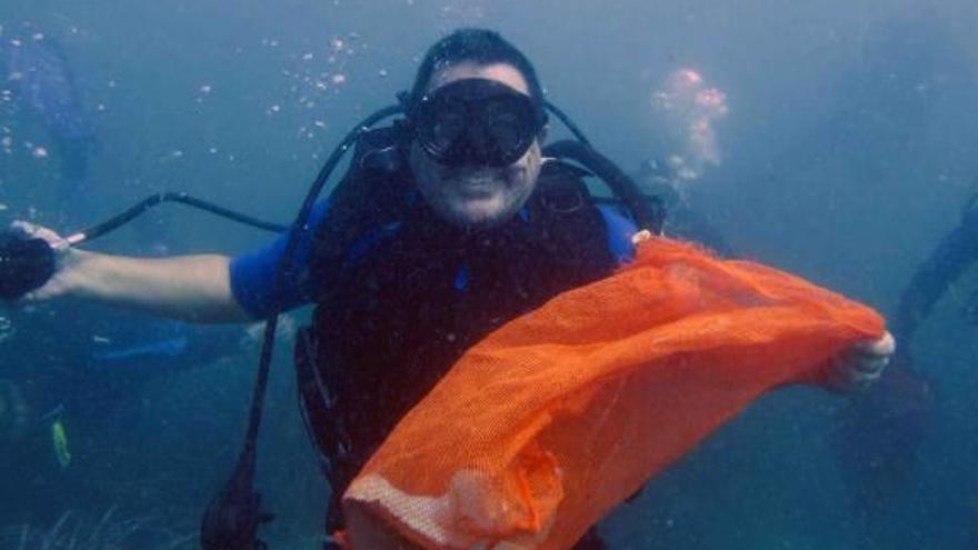 Limpieza de fondos marinos en Tabarca