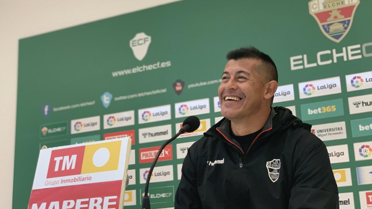 El técnico del Elche Jorge Almirón, este viernes en la sala de prensa del Martínez Valero.