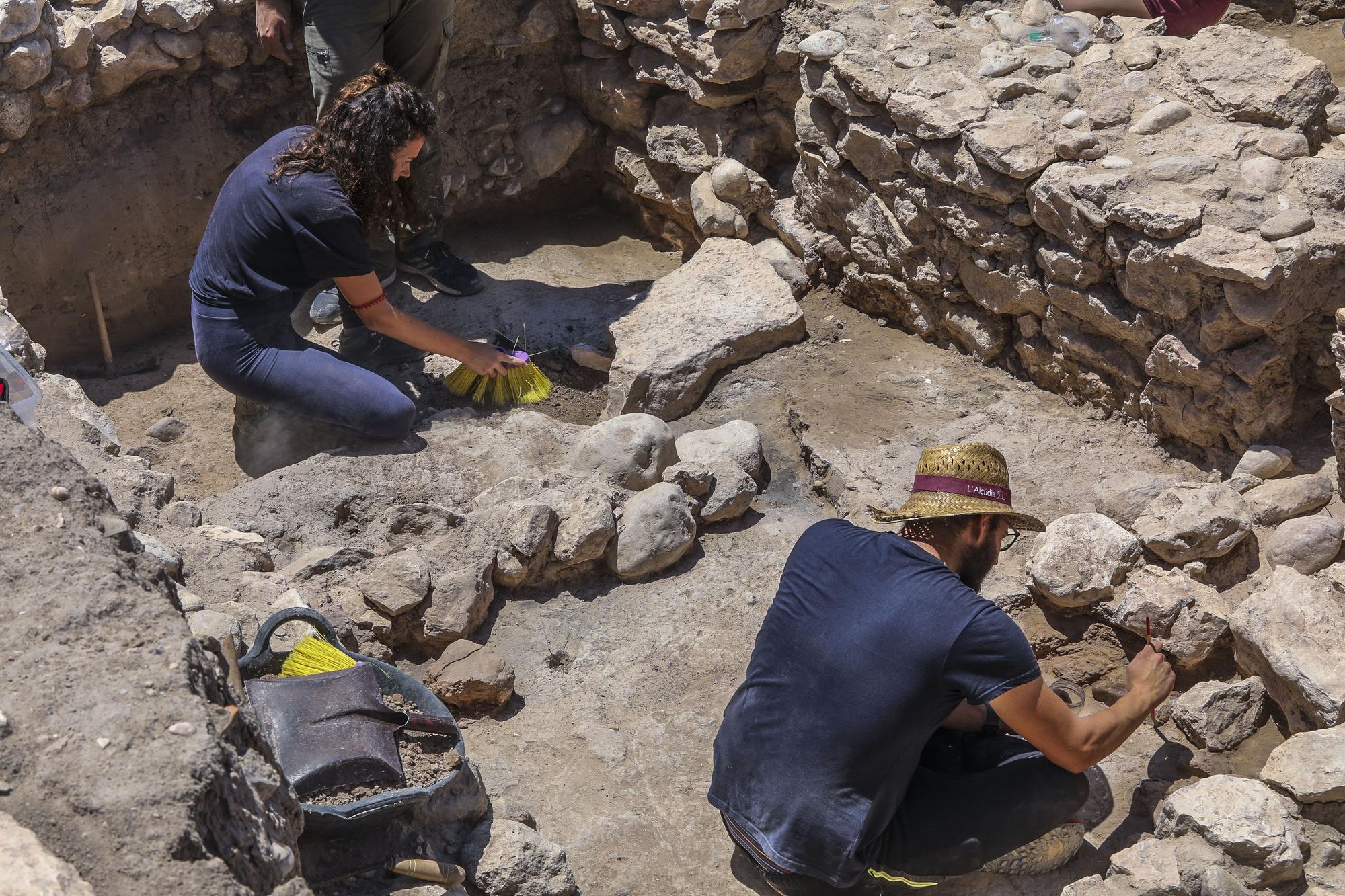 Primeras casas íberas halladas en las excavaciones en el yacimiento de La Alcudia en Elche