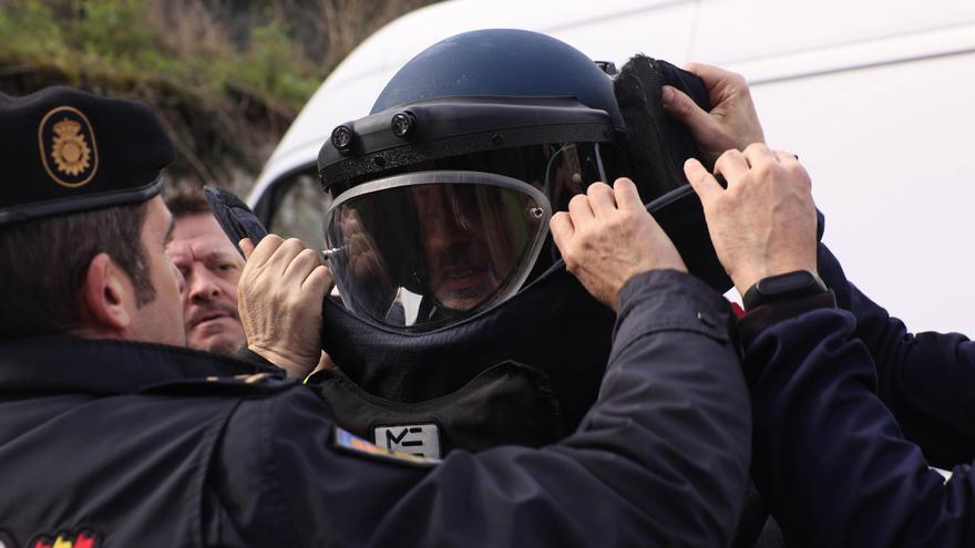 Así trabajan los Tedax en Asturias: un cuerpo de élite sin margen de error