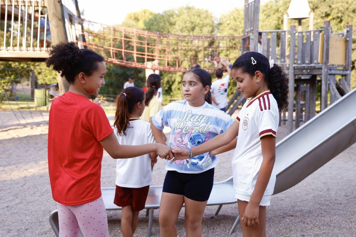 Los niños saharauis disfrutan de la Ciudad de los Niños