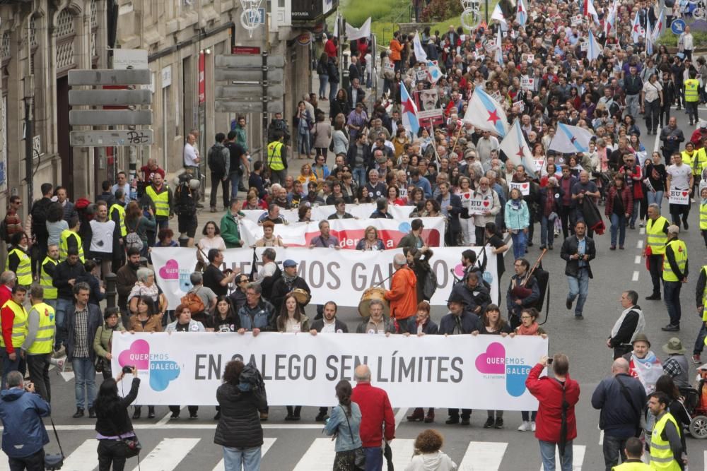 Diferentes entidades y colectivos salen a la calle para denunciar los impedimentos para usar el idioma "con normalidad" en el día a día.