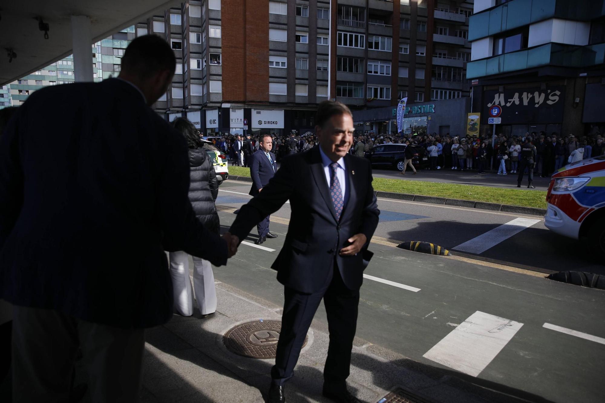 EN IMÁGENES: Así fue la revista naval  del Rey Felipe VI y la exhibición aérea en Gijón por el Día de las Fuerzas Armadas