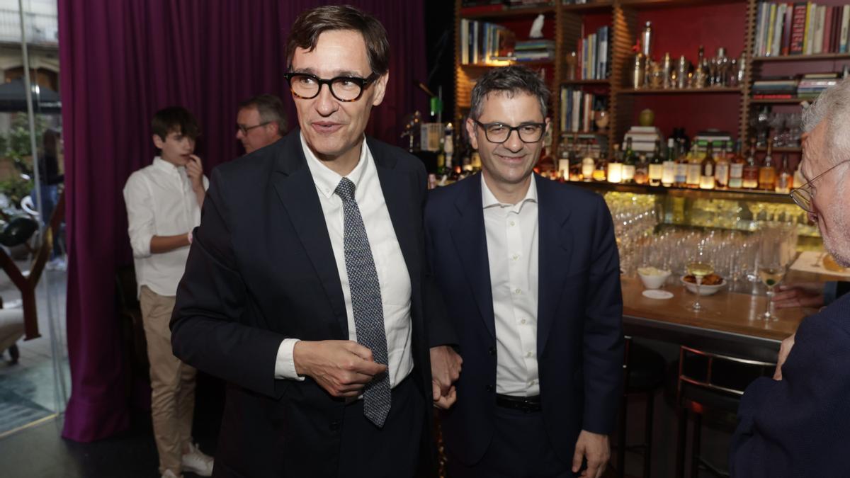 Salvador Illa y Félix Bolaños en la fiesta del suplemento ’abril’ del Periódico en el Speakeasy (Dry Martini).