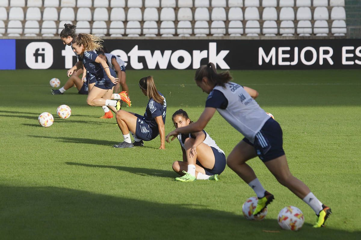 Las imágenes del entrenamiento del la selección española femenina de fútbol en El Árcangel