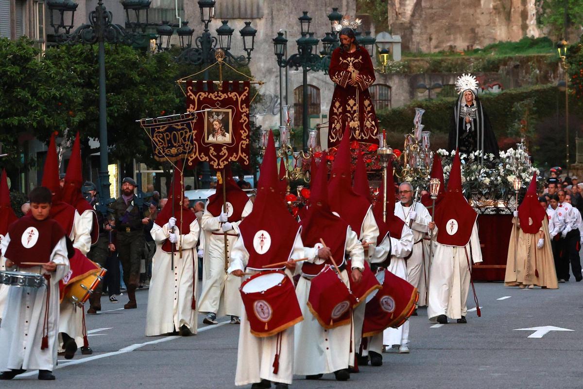 Procesiones en Vigo: paso del Jueves Santo en la parroquia del Sagrado Corazón de Xesús