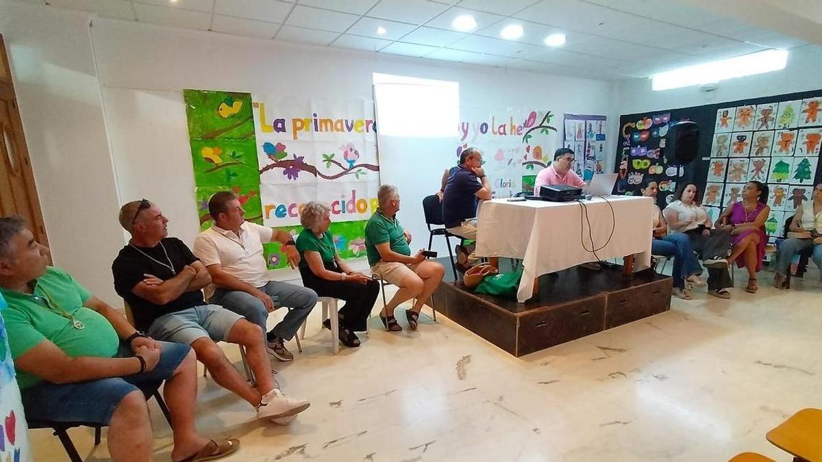 Directiva de la hermandad durante la asamblea de socios