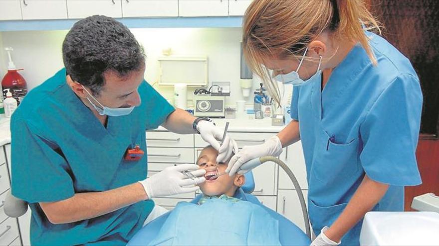 PROPORCIÓN Suben las quejas a franquicias dentales Especial