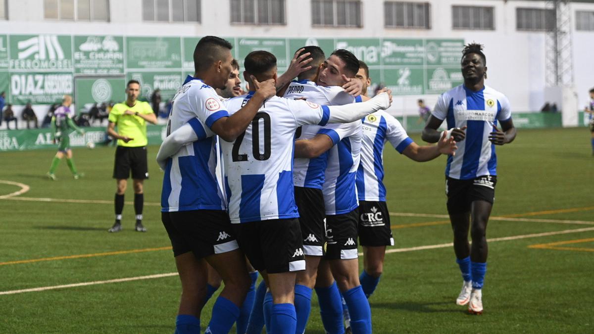 Pedro Sánchez pone la firma al triunfo del Hércules en Mancha Real (1-2)