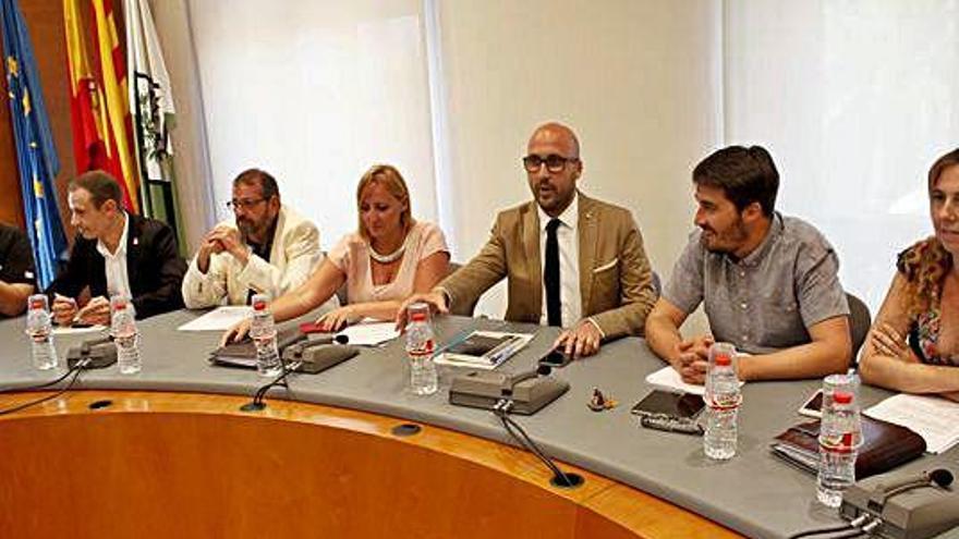 Imatge d&#039;arxiu de la celebració d&#039;un ple a l&#039;ajuntament de Lloret.