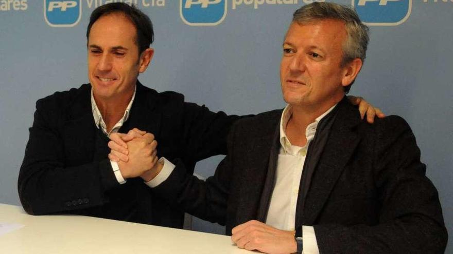 Tomás Fole (en la foto junto a Alfonso Rueda) ya anunció que no repetirá como candidato. // Iñaki Abella