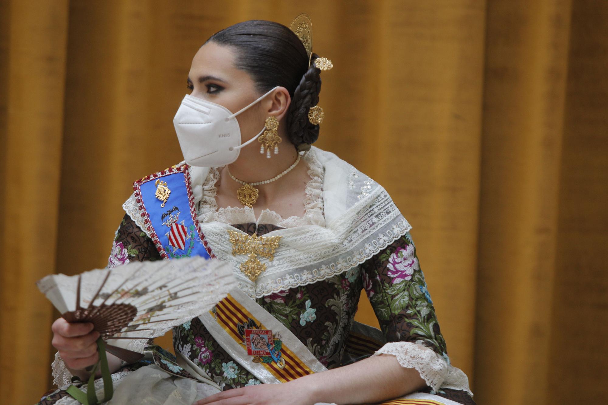 Sábado de Fallas en abril para Consuelo Llobell y la corte