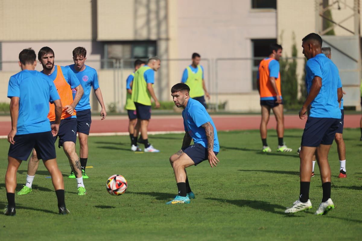 El primer entrenamiento de pretemporada de la UD Ibiza, en imágenes