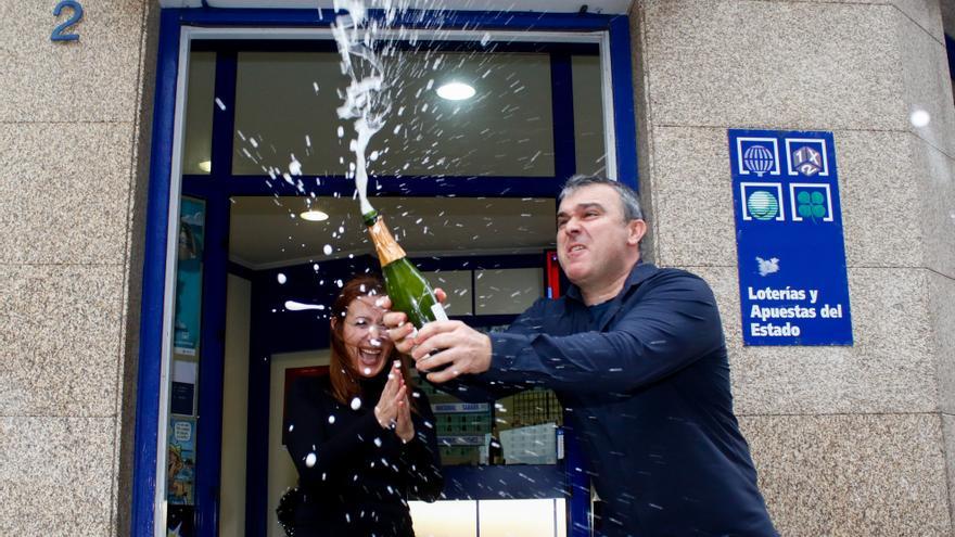 Arousa tienta a la suerte buscando los premios del Niño