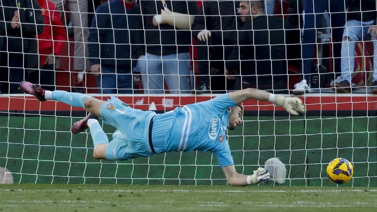 Joan García, portero del Espanyol que detuvo dos penaltis en la derrota blanquiazul en Son Moix.