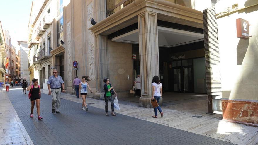 Sede de la dirección regional del Sabadell en Murcia, junto a la Catedral.