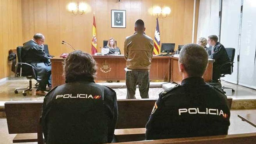 El joven acusado, ayer durante la vista oral en Palma.