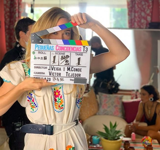 Con vestido-túnica de Frida's Lab para