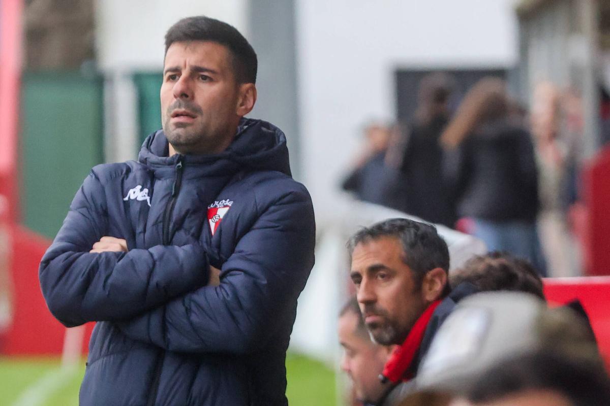 Las imágenes del derbi de O Salnés entre Arosa y Cambados en A Lomba