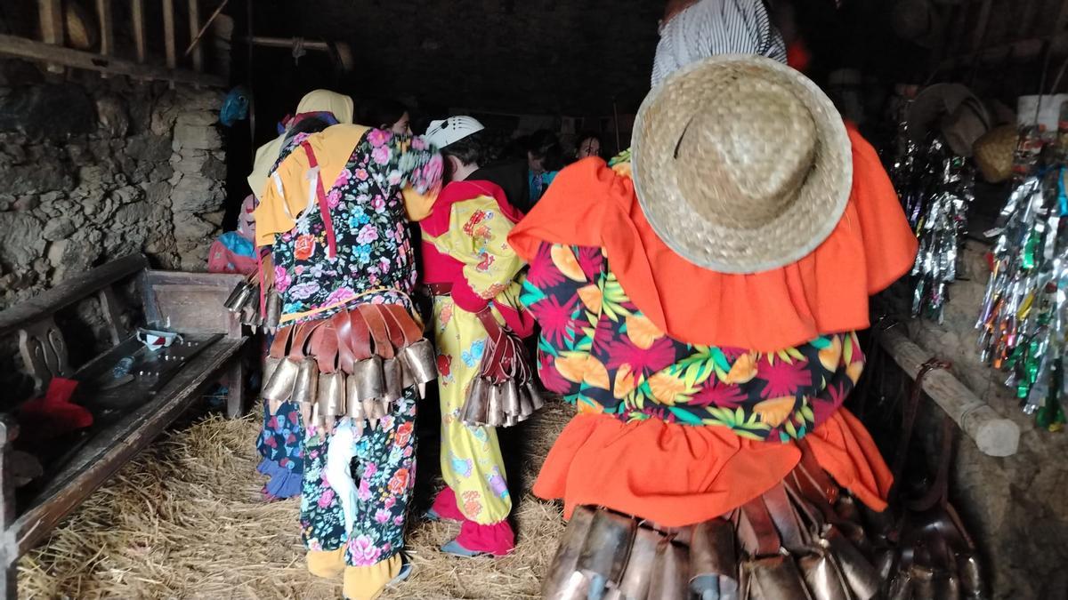 La cencerrada de Villanueva de Valrojo desafía al frío La cencerrada de Villanueva de Valrojo desafía al frío