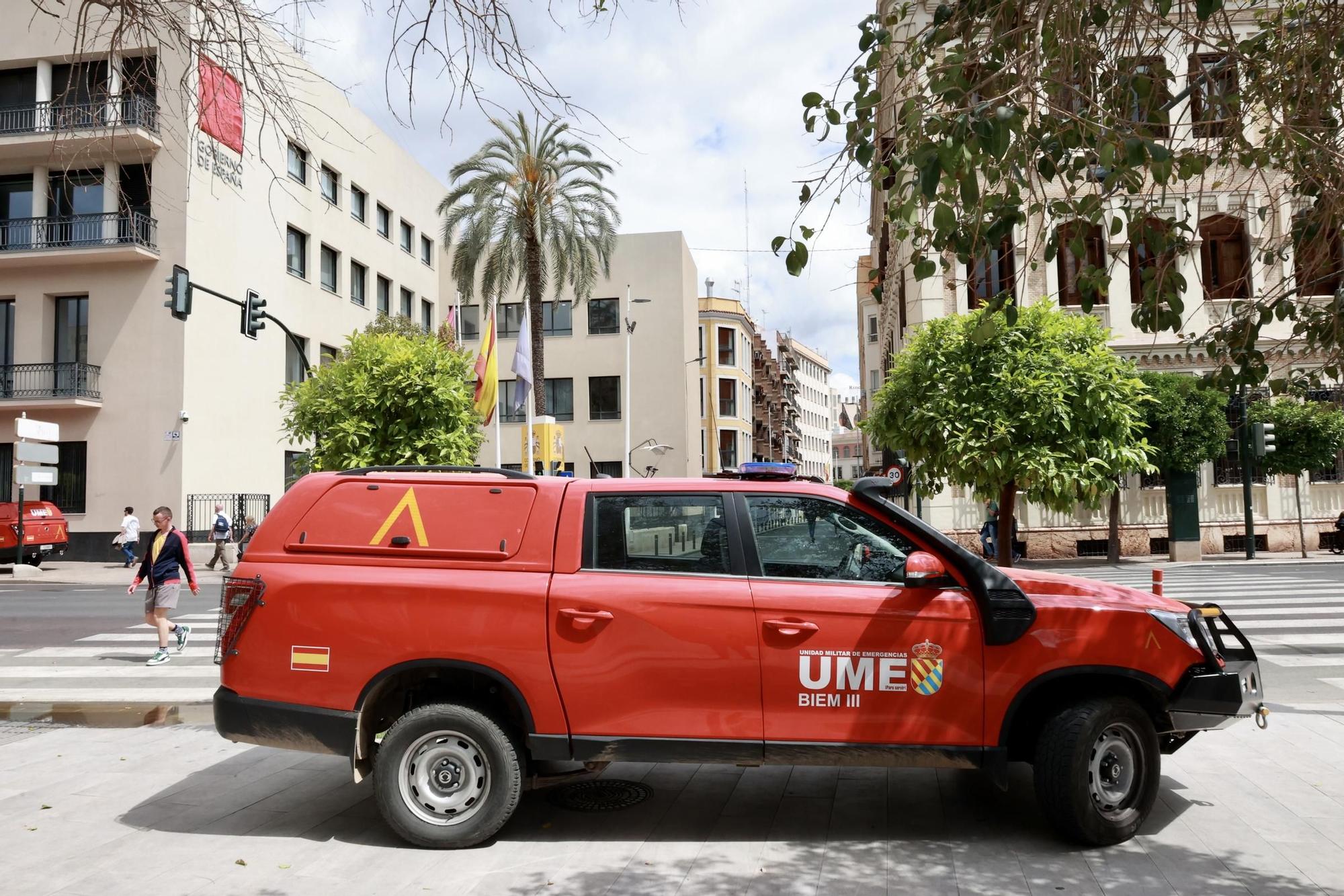 Vehículos y efectivos de la UME por las calles de Murcia tras el apagón, este martes por la mañana