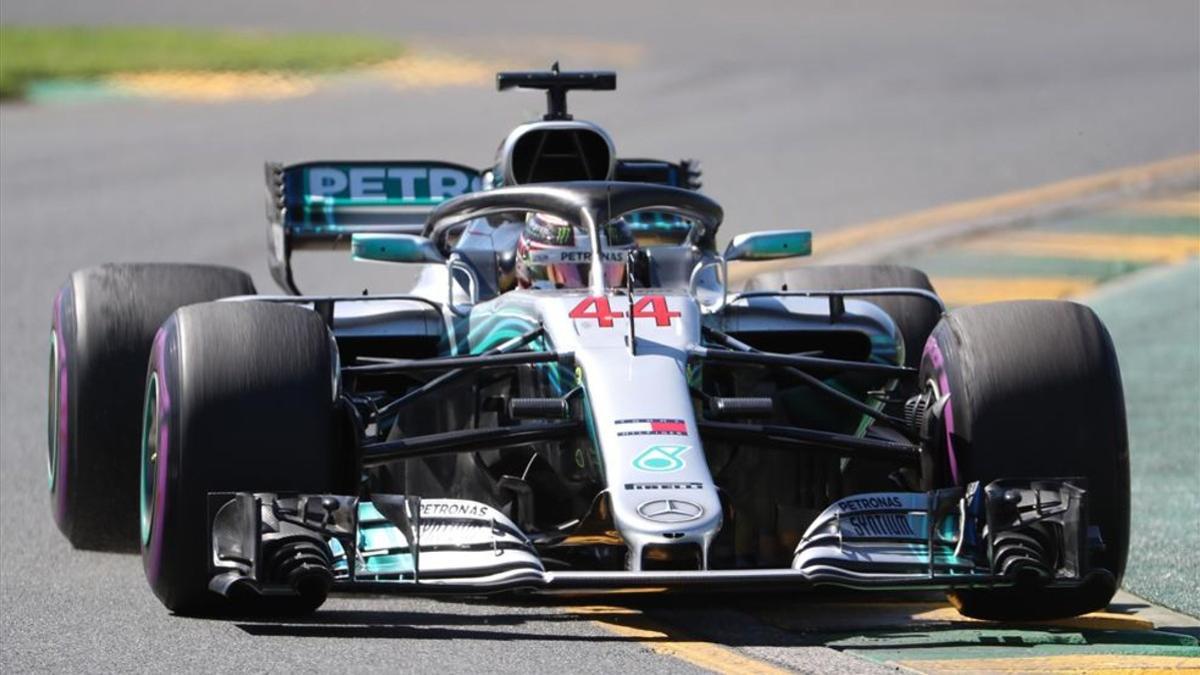 Hamilton mantiene a su Mercedes en primera posición