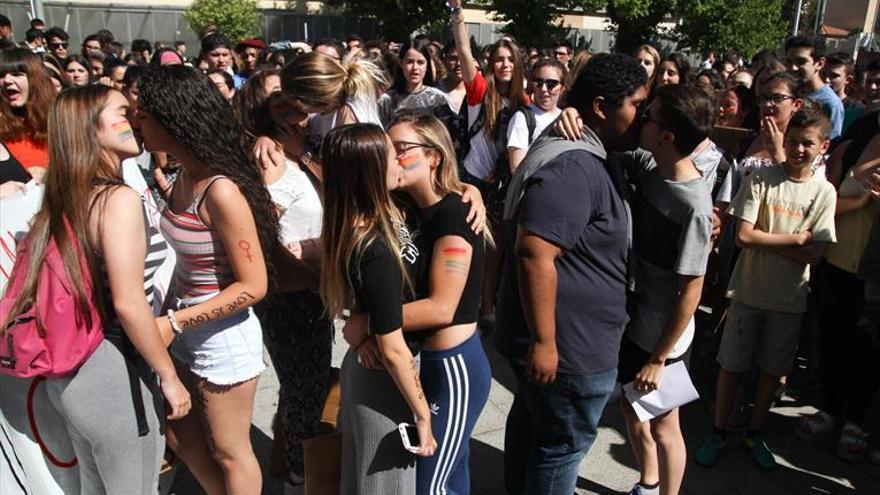 Un instituto se rebela contra la homofobia de un profesor de Filosofía