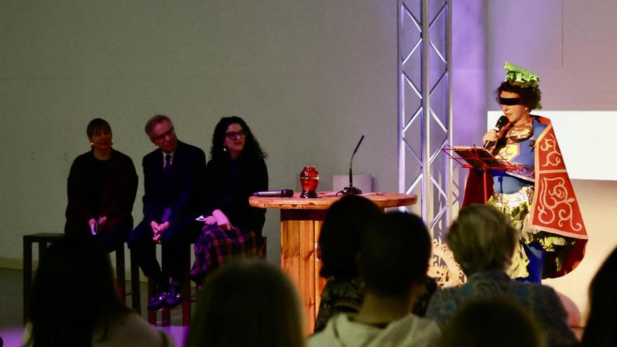 VÍDEO: Laboral Centro de Arte y el museo nacional Thyssen-Bornemisza estrechan lazos con la firma de un convenio para impulsar a las artistas performativas asturianas