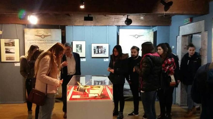 Los universitarios, durante su visita.