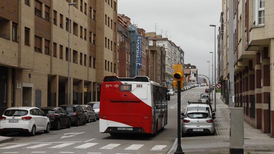 Un autobús municipal de Gijón.
