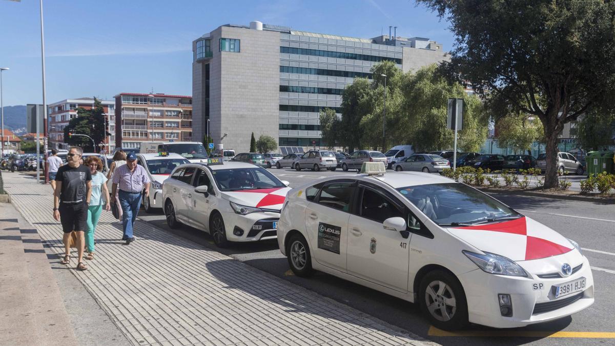 Una parada de taxis en Vigo.