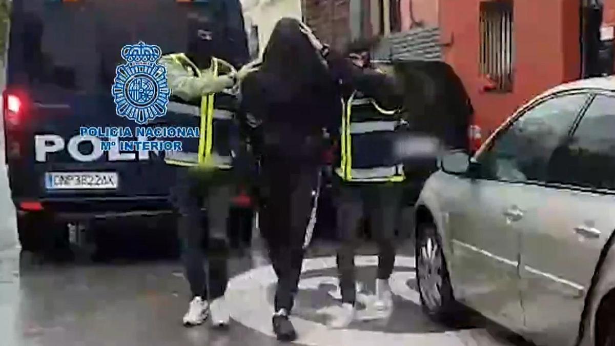 La Policía Nacional ha detenido a cuatro personas en Madrid, Cubelles (Barcelona) y Huétor Tájar (Granada) por proselitismo yihadista en redes sociales