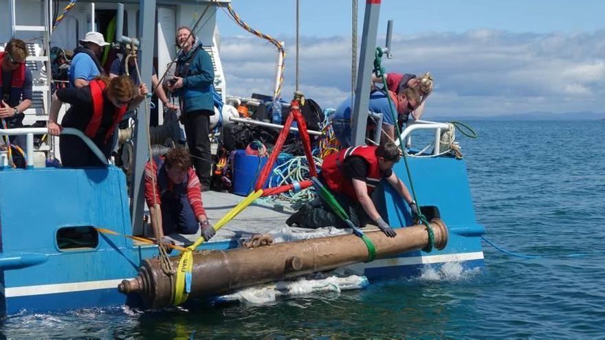 Uno de los cañones recuperados de ´La Juliana´, durante la última prospección.