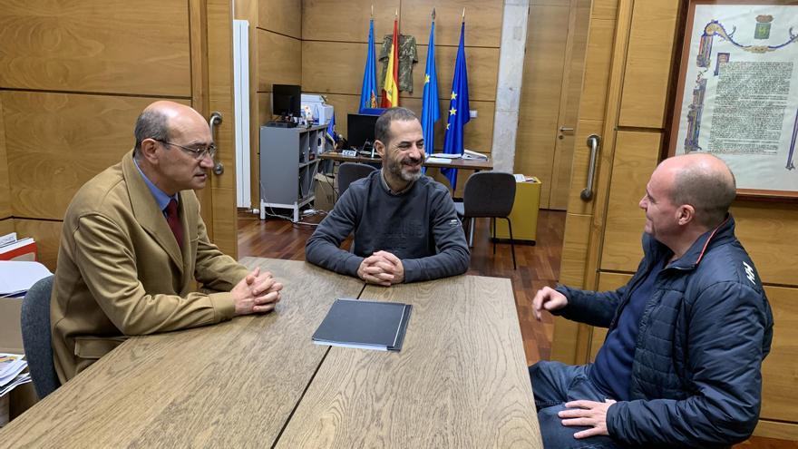 El Alcalde de Siero se reúne con responsables del Colegio de Ingenieros