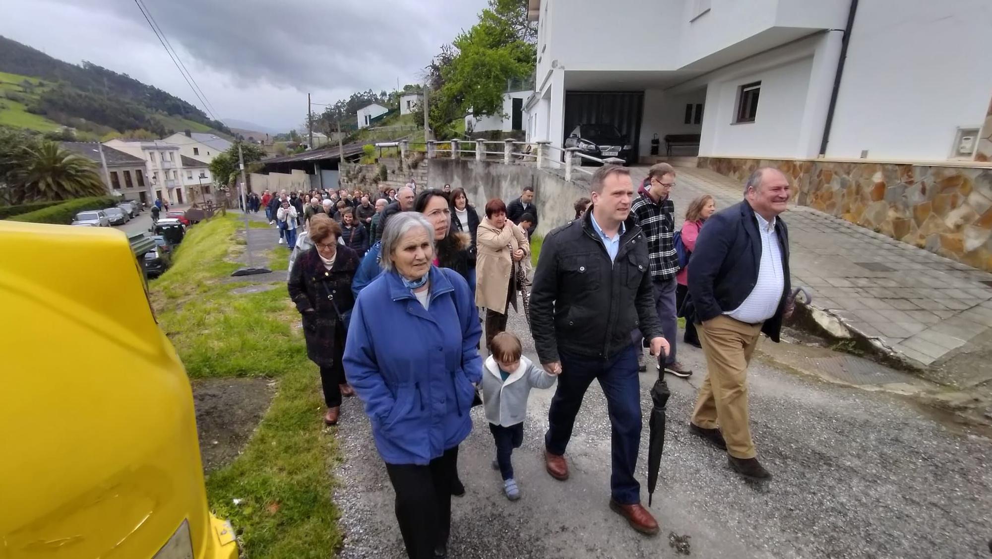 EN IMÁGENES: Piantón, el pueblo que luce su peculiar tradición, un bandeo de pendones