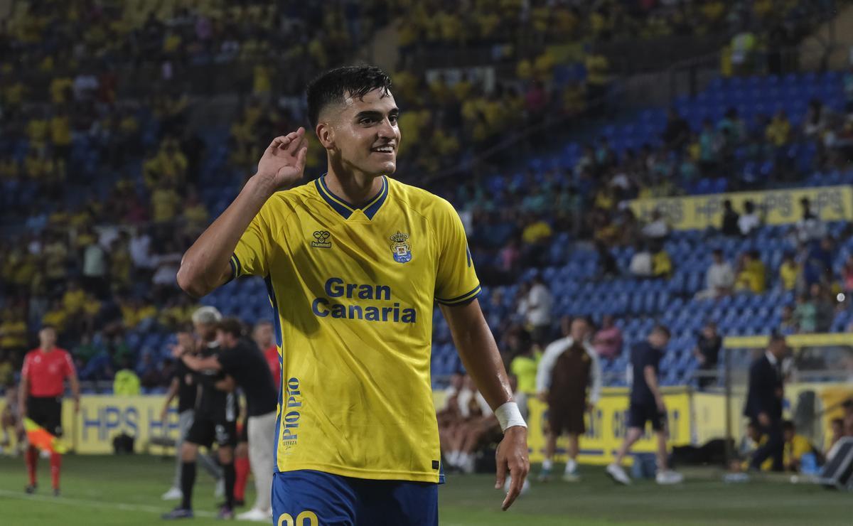 Ale García celebra uno de sus cinco tantos en Liga.