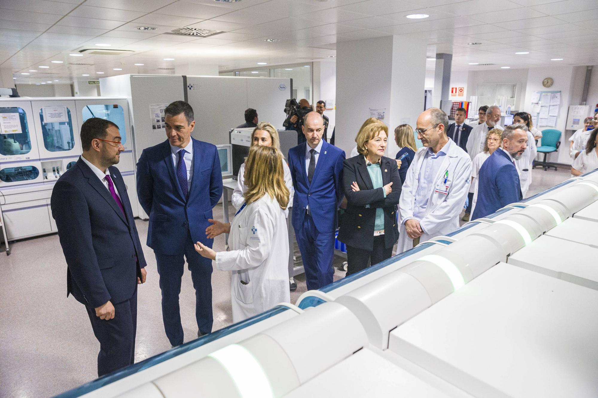 Visita de Pedro Sánchez al Hospital Universitario Central de Asturias (HUCA) en Oviedo