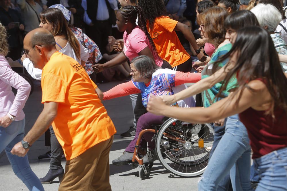 València baila al son de 10 Sentidos