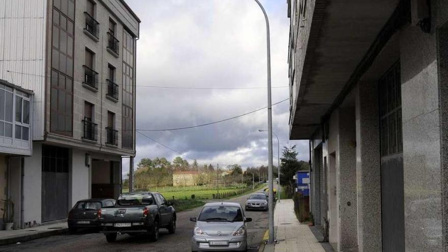 Vista del tramo sin urbanizar de la calle Lourás, en A Bandeira.  // Bernabé/Javier Lalín
