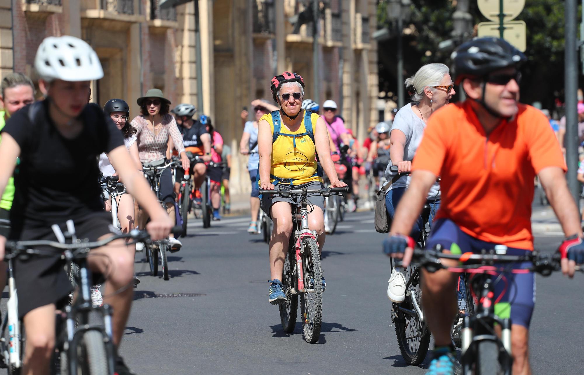 Búscate en la València Bike Parade