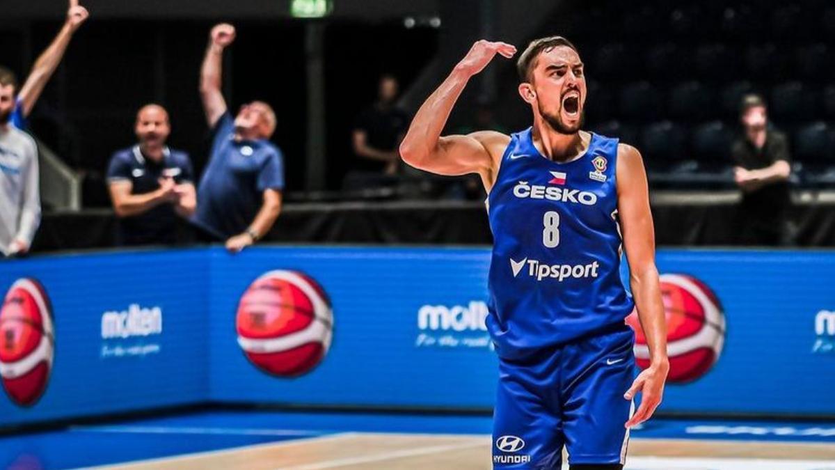 Tomáš Satoranský celebra con la selección de República Checa