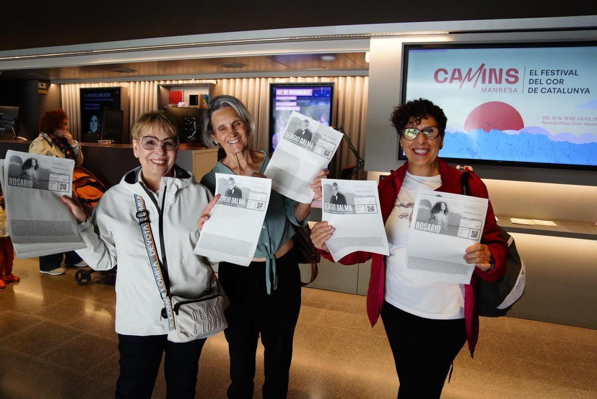 Tres futures espectadors del Camins amb les entrades de Sergio Dalma i Rosario, avui a matí al Kursaal