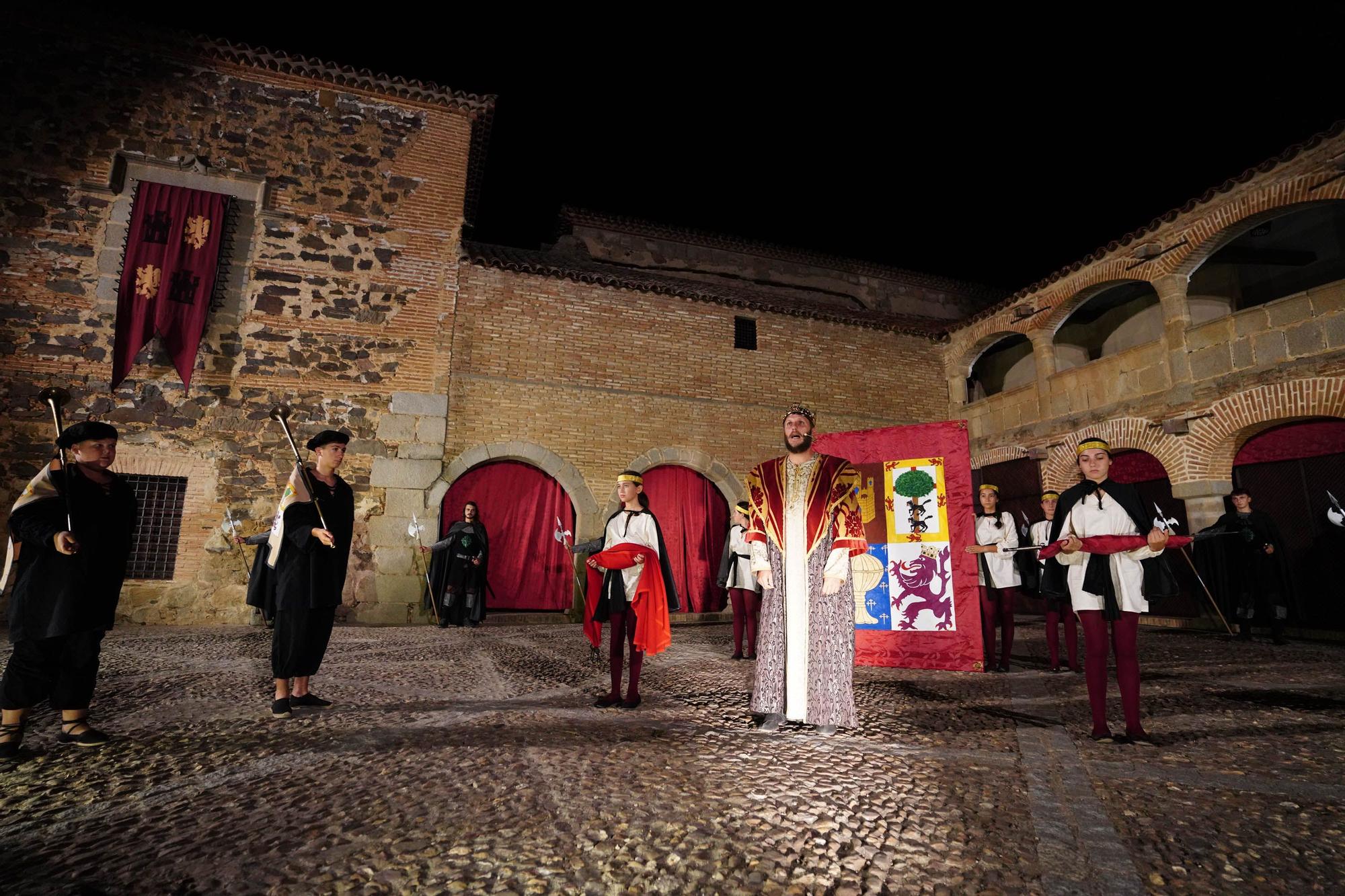 El halcón y la columna vuelve a Belalcázar por el verano