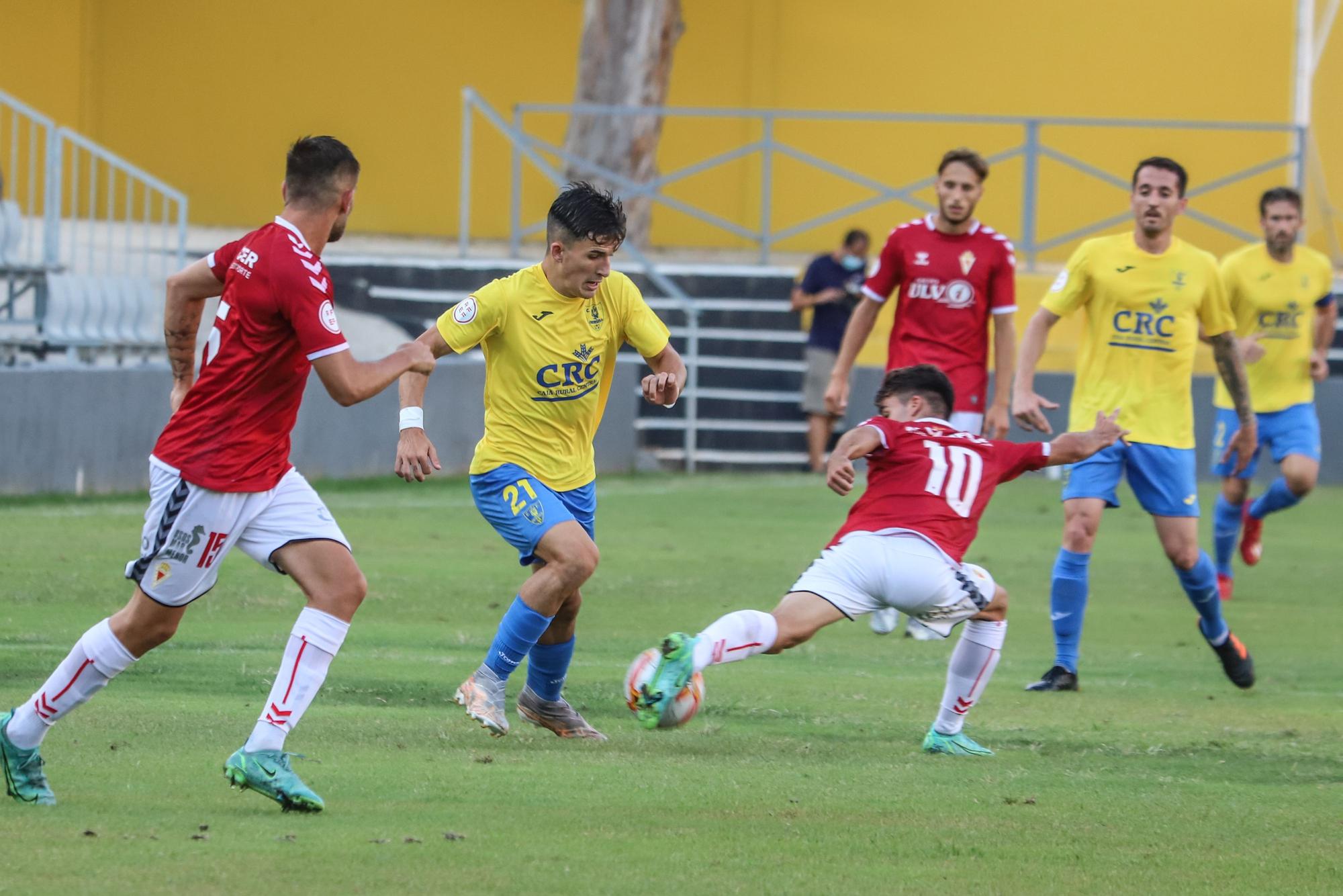 El Orihuela presenta a sus jugadores ante su afición