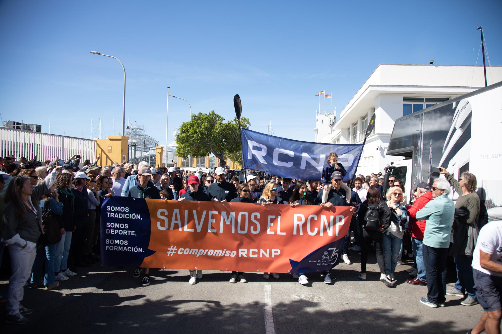 FOTOS: Manifestación para salvar al Real Club Náutico de Palma