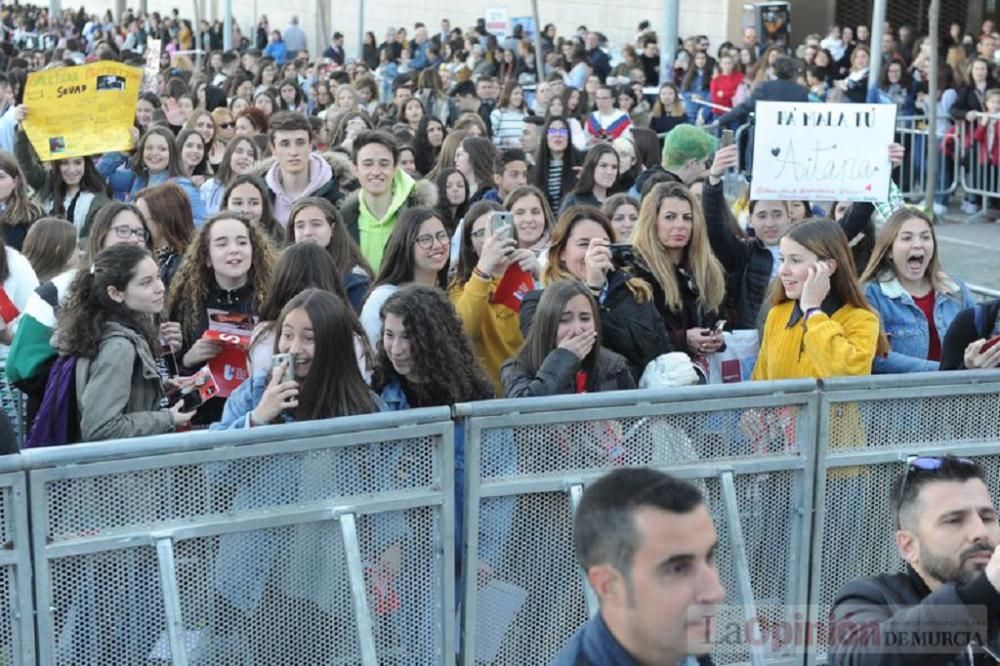 Firma de discos de Aitana en Murcia